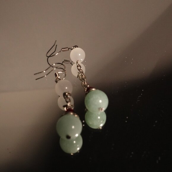 White Multistrand Necklace and Matching Natural Jade Bead Earrings Set - Picture 9 of 12